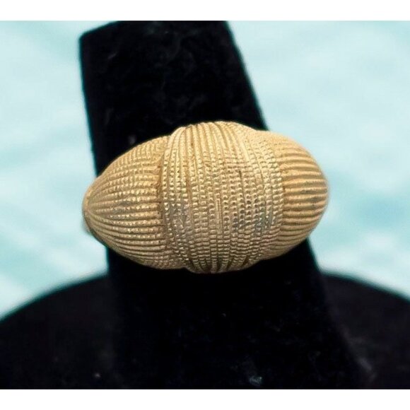 Vintage Gold Tone Oval Rope Ring by Avon - Size 6 1/2 - L12 - Picture 2 of 3